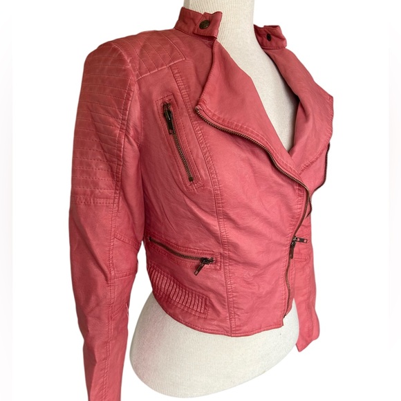 Coral Guess Jacket ππͺΈ - Picture 1 of 13